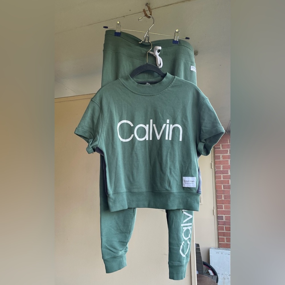 Calvin Klein Performance Cropped Activewear Shirt & Logo Jogger Pants